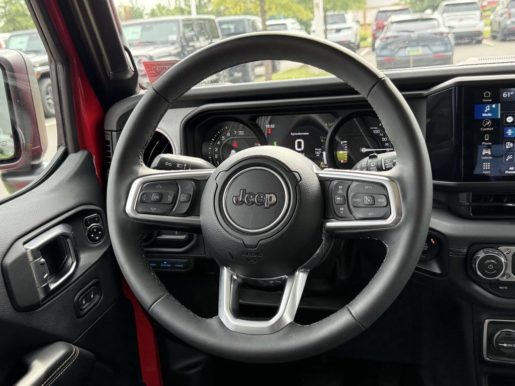 Used 2025 Jeep Wrangler Unlimited Sahara AWD/4WD image 19