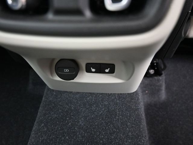 Used 2023 Volvo XC40 B5 Ultimate w/ Climate Package image 34