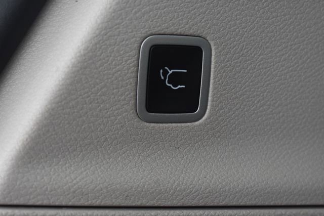 Used 2023 Chrysler Pacifica Touring-L FWD image 17