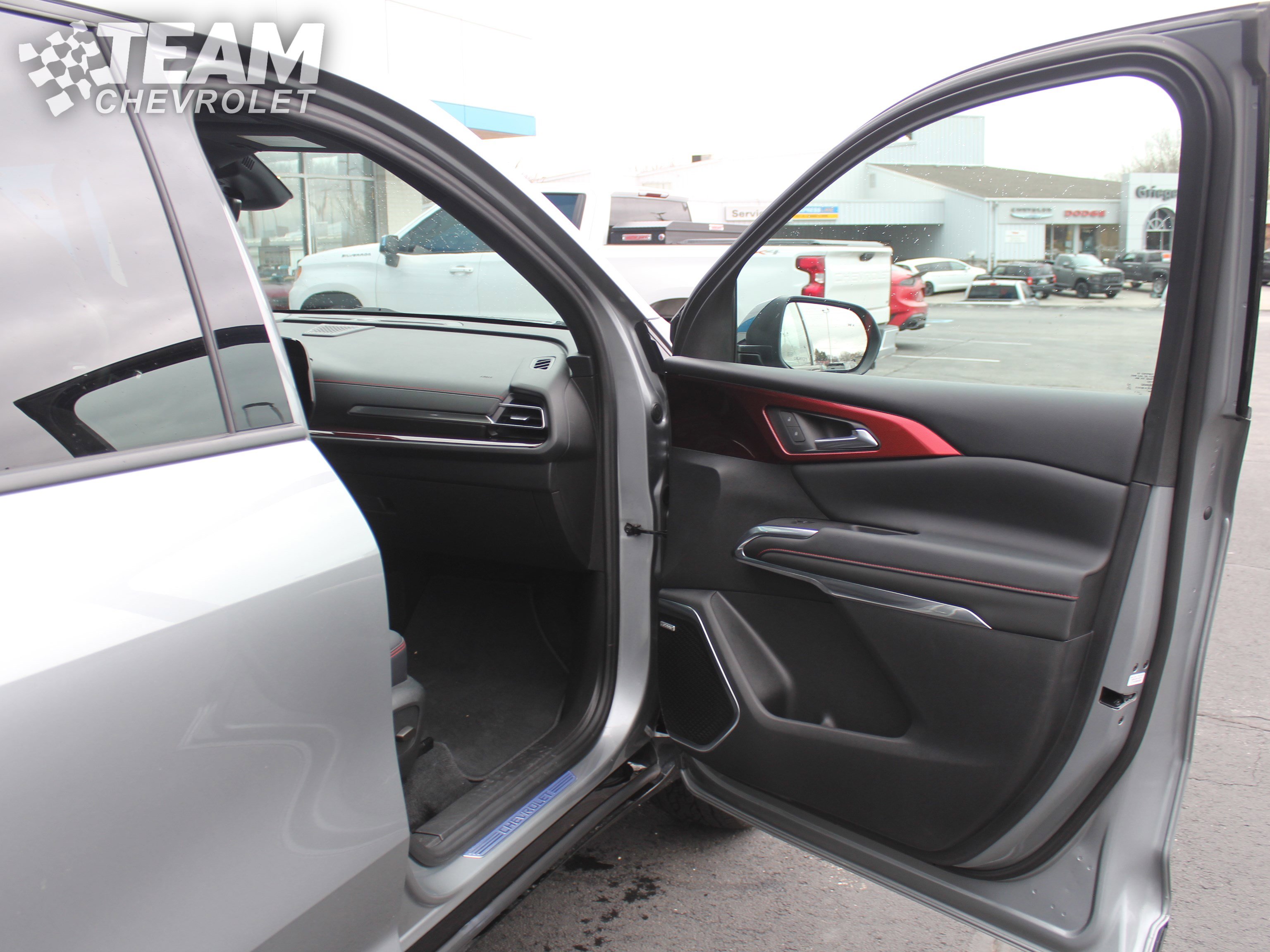 Certified 2024 Chevrolet Traverse RS image 27