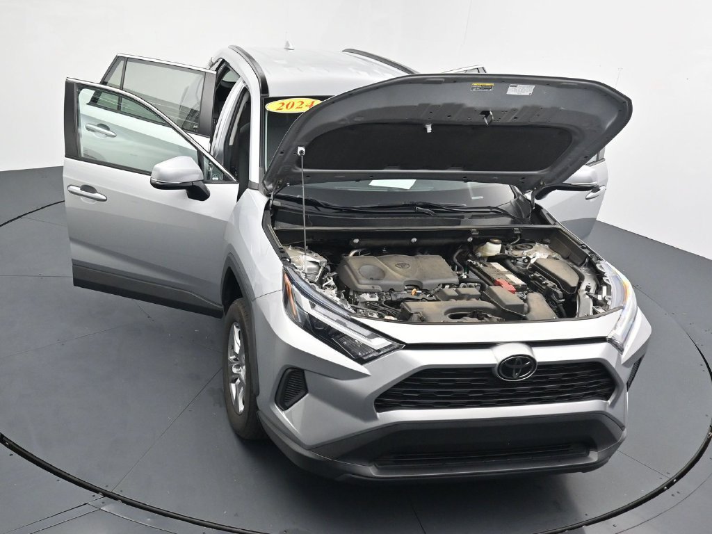 Used 2024 Toyota RAV4 XLE AWD/4WD image 39