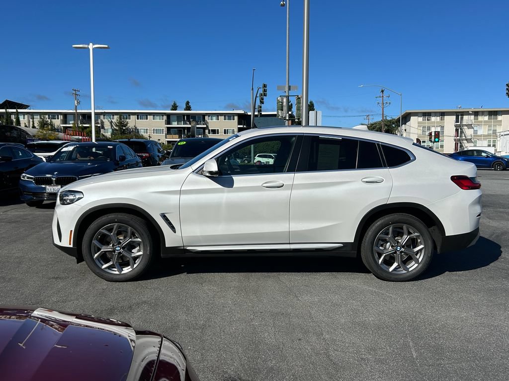 Used 2023 BMW X4 xDrive30i w/ Convenience Package AWD/4WD image 2
