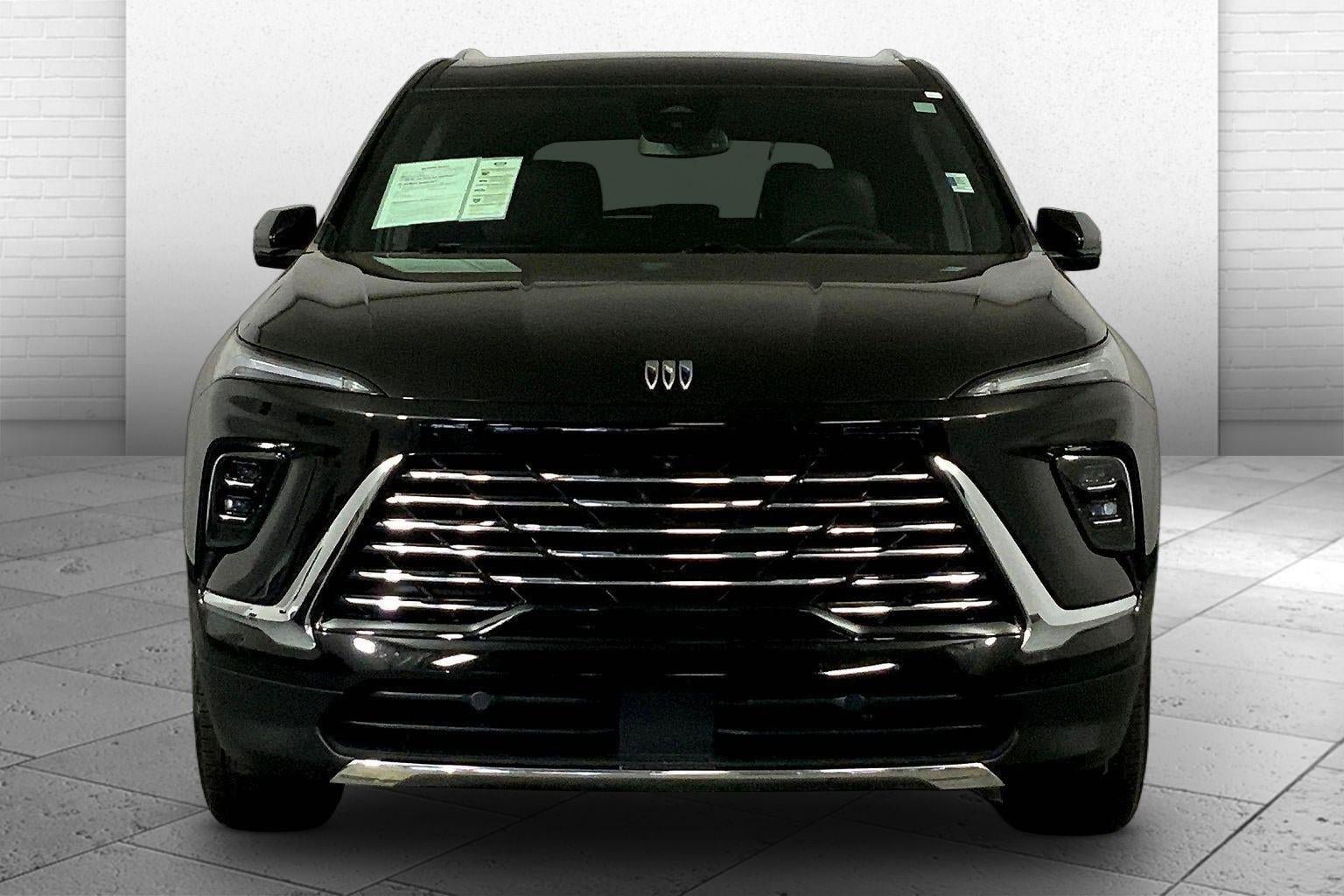 Used 2025 Buick Enclave Preferred FWD image 2