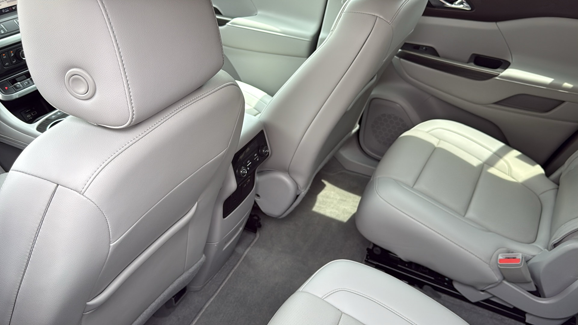 Used 2021 GMC Acadia SLT w/ Premium Package FWD image 30
