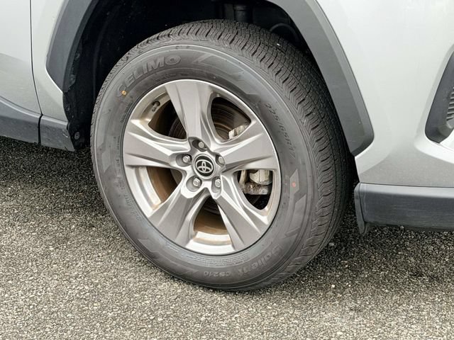 Used 2025 Toyota RAV4 XLE AWD/4WD image 7