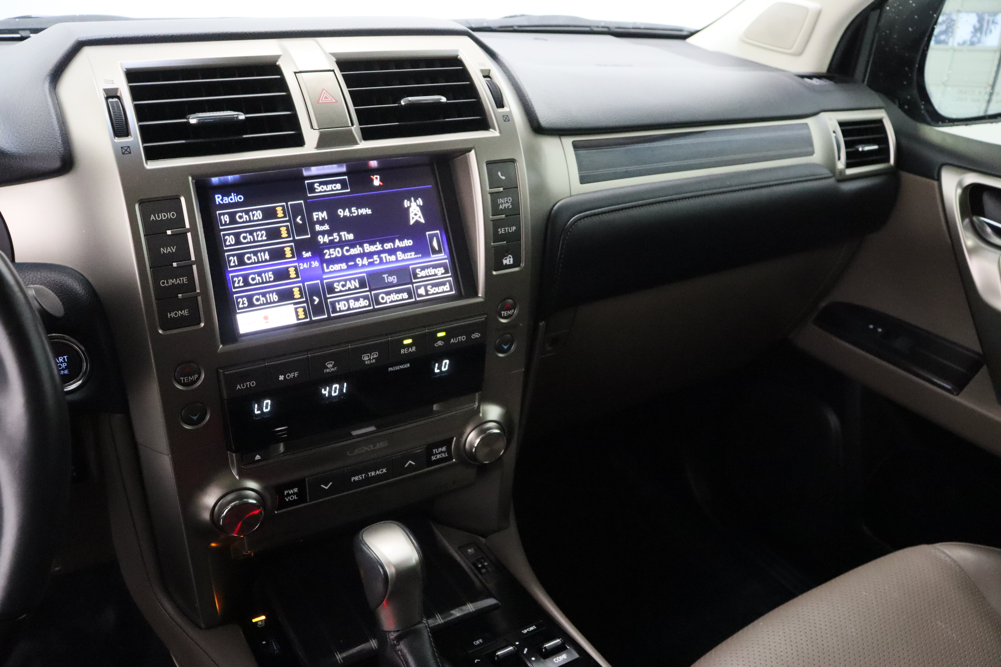 Used 2020 Lexus GX 460 Luxury w/ Accessory Package AWD/4WD image 16