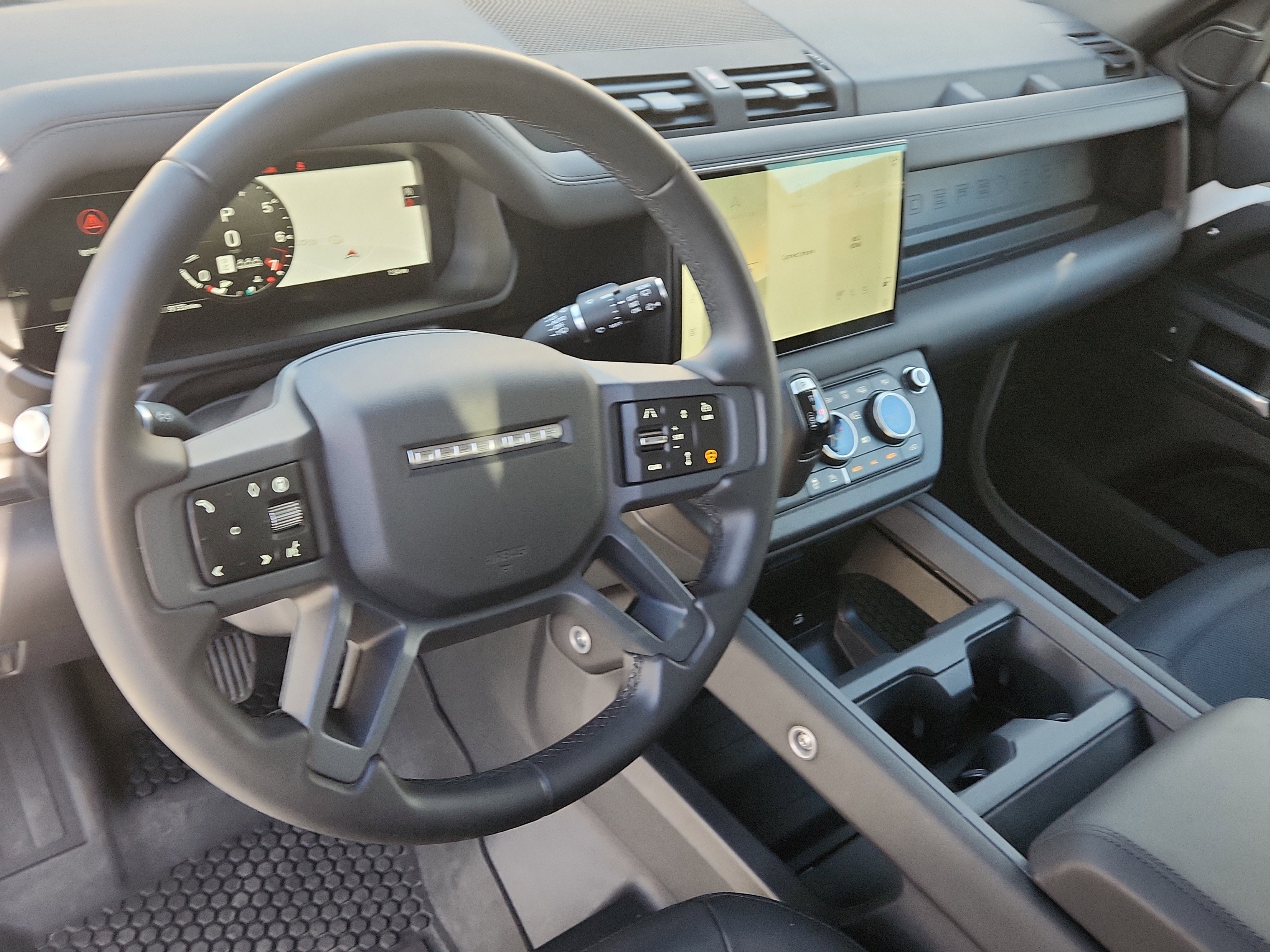 Used 2025 Land Rover Defender 90 S image 11