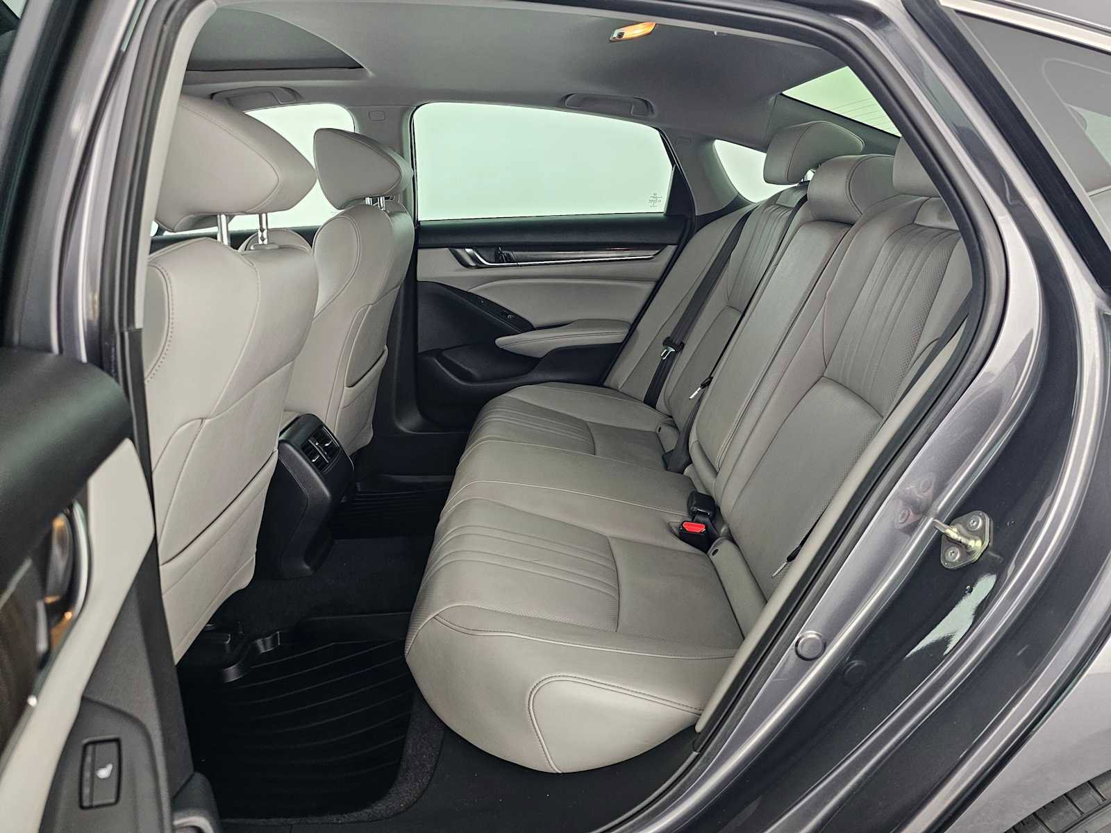 Used 2019 Honda Accord Touring image 16