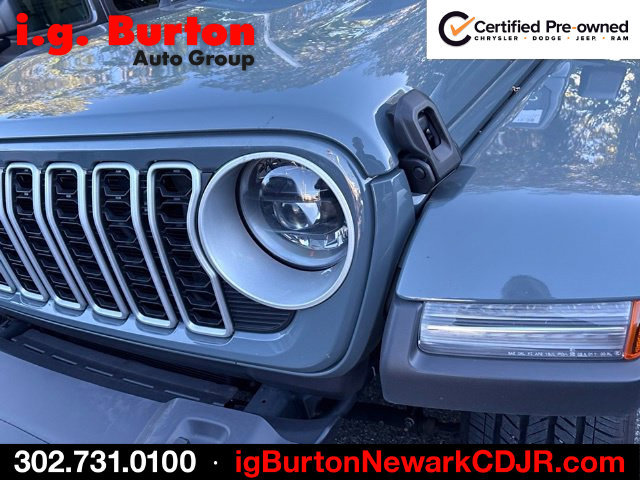 Used 2026 Jeep Wrangler Unlimited Sahara AWD/4WD image 3