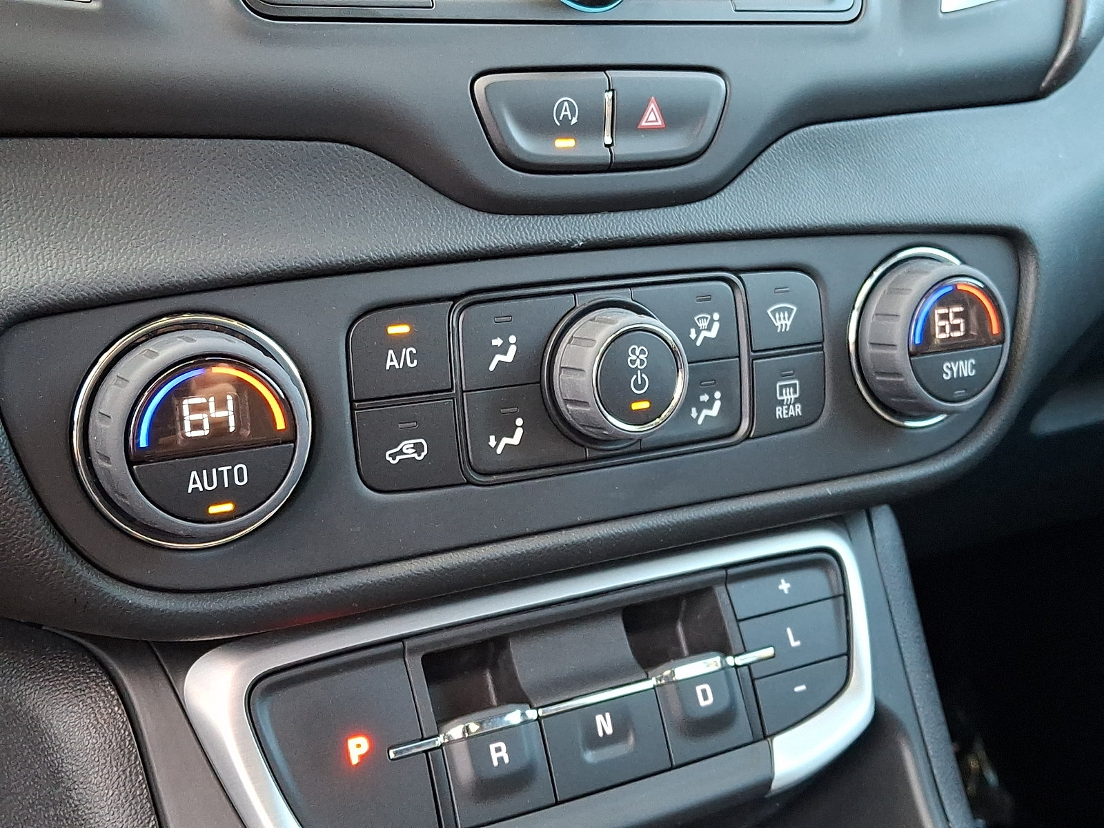 Certified 2022 GMC Terrain SLE w/ Driver Convenience Package FWD image 17