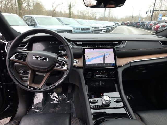 Used 2024 Jeep Grand Cherokee Summit AWD/4WD image 18