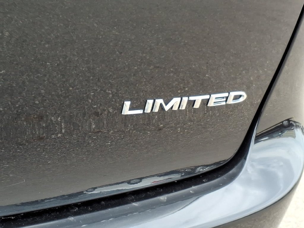Used 2024 Chrysler Pacifica Limited FWD image 29