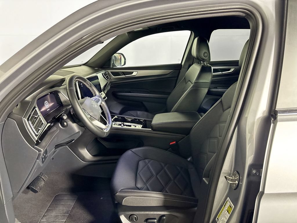 Certified 2025 Volkswagen Atlas Cross Sport SE AWD/4WD image 12