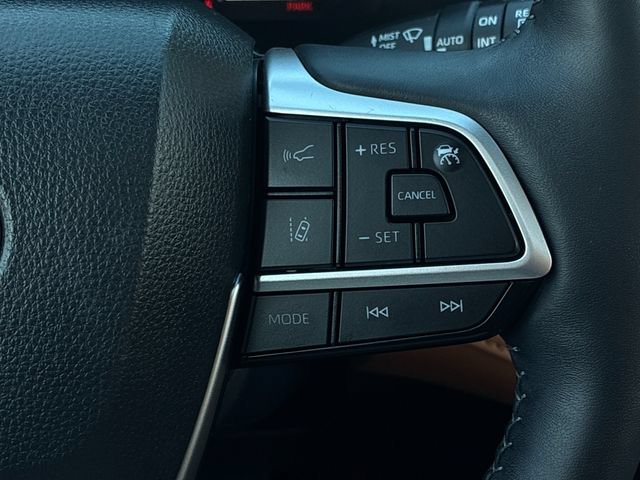 Used 2026 Toyota Highlander Platinum AWD/4WD image 25