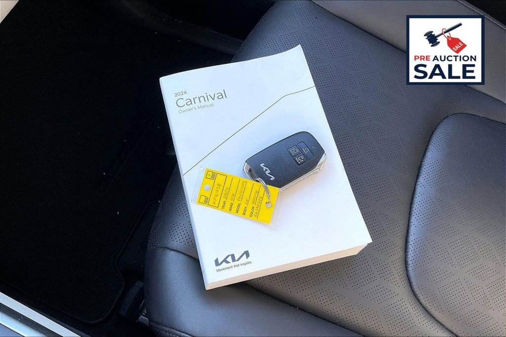 Used 2024 Kia Carnival LX image 10