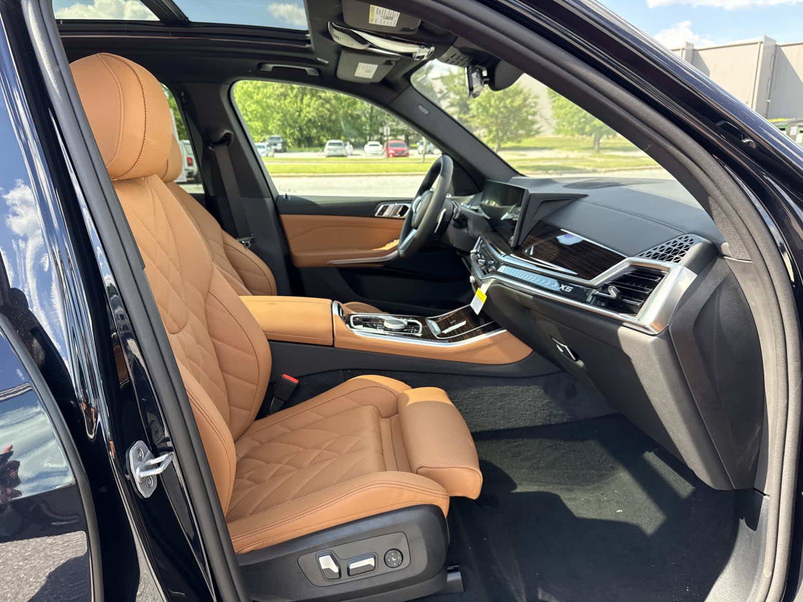 New 2026 BMW X5 xDrive40i w/ M Sport Package AWD/4WD image 16