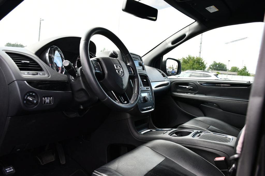 Used 2016 Dodge Grand Caravan SXT FWD image 13