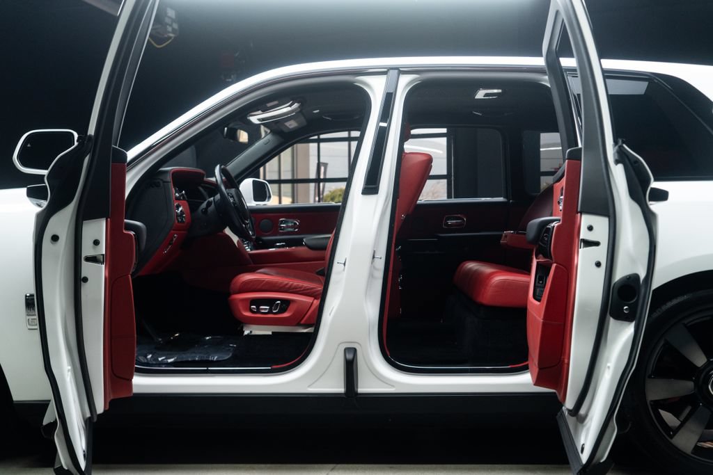 Used 2022 Rolls-Royce Cullinan AWD/4WD image 26