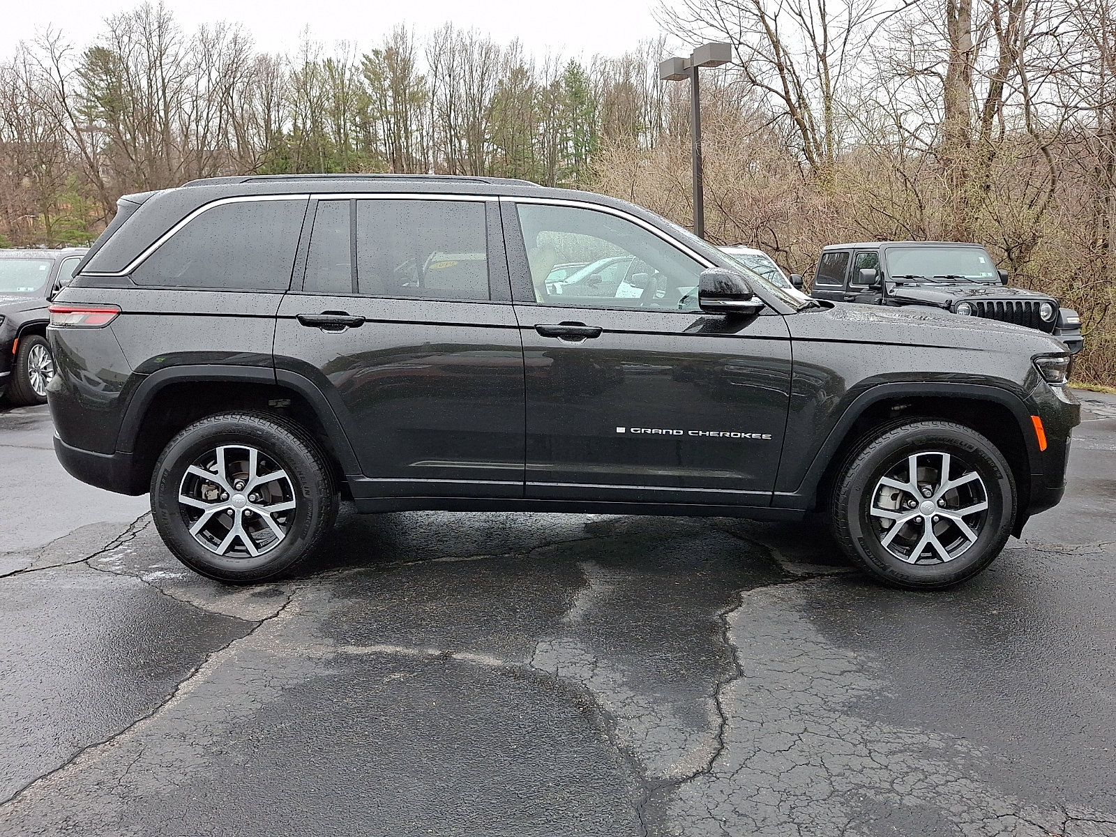 Used 2025 Jeep Grand Cherokee Limited image 7