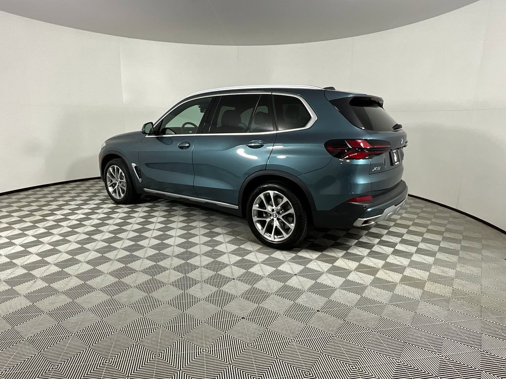 Used 2024 BMW X5 xDrive40i w/ Premium Package image 3