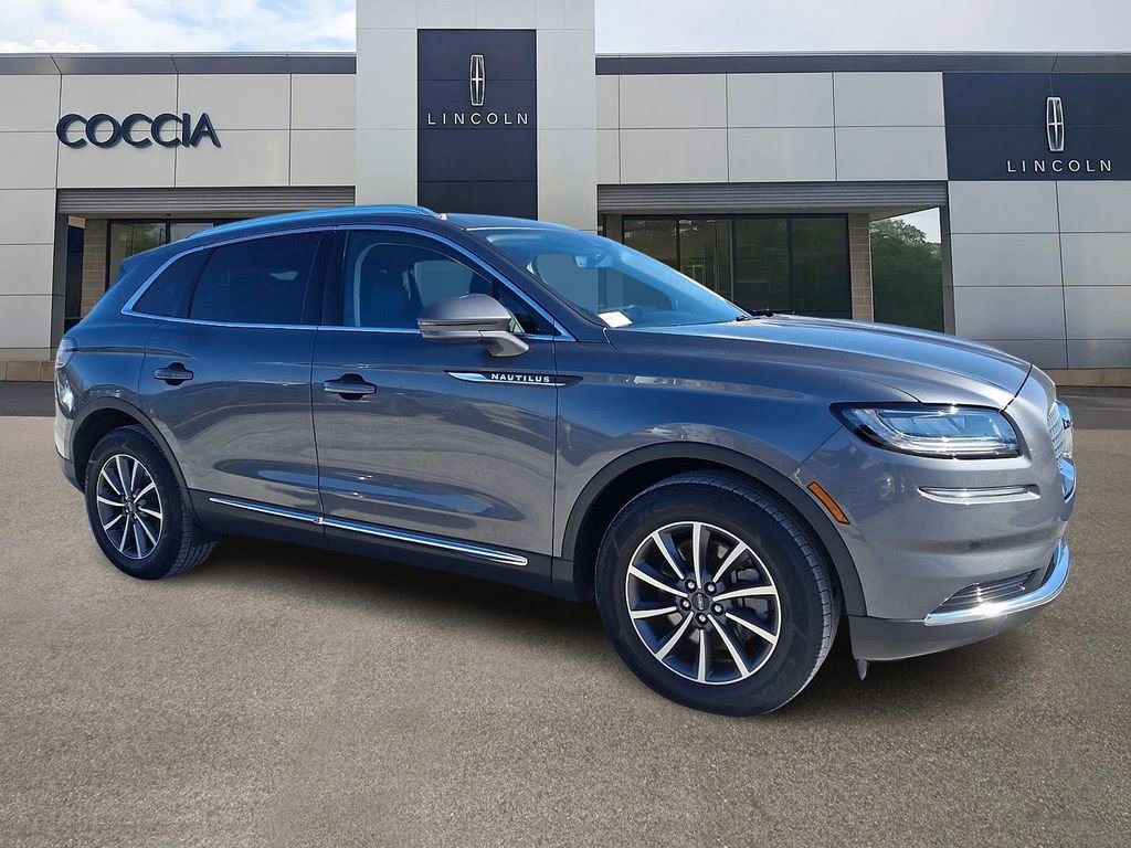 Used 2022 Lincoln Nautilus AWD image 3