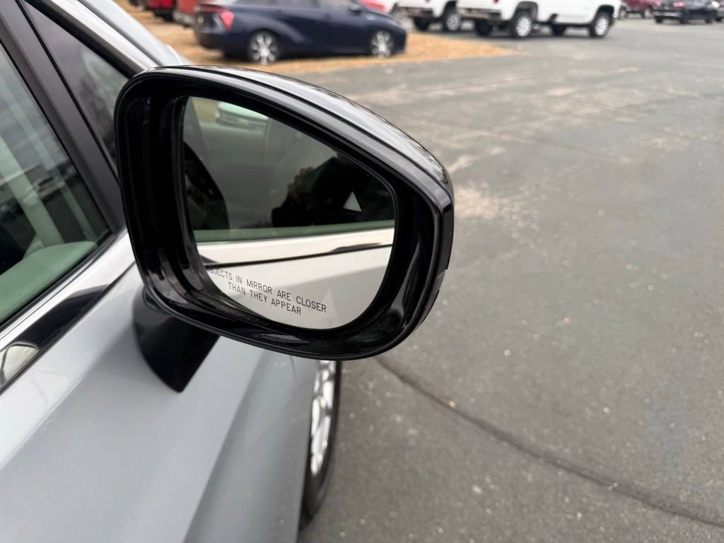 Used 2024 Chrysler Pacifica Touring-L image 19