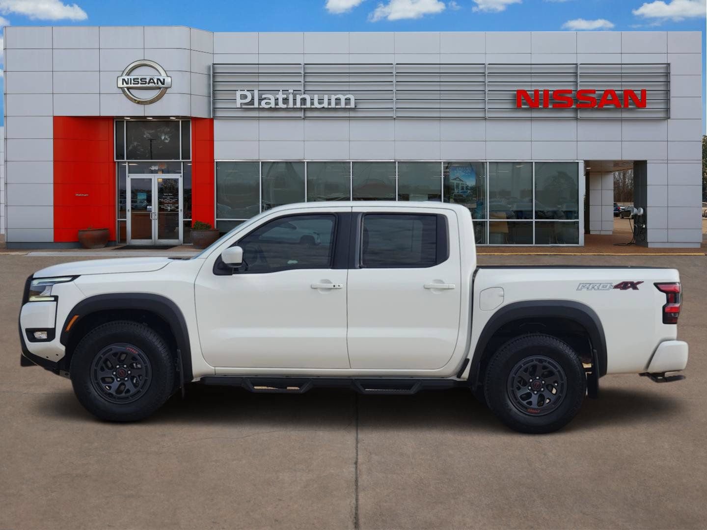 Certified 2025 Nissan Frontier PRO-4X w/ Tow Package AWD/4WD image 3