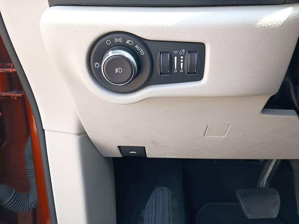 Used 2018 Chrysler Pacifica Touring Plus w/ Tire & Wheel Group image 16