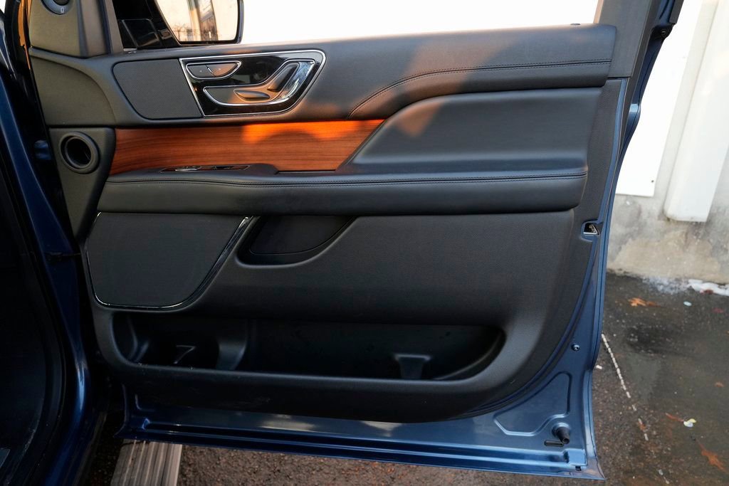 Used 2019 Lincoln Navigator Select image 35