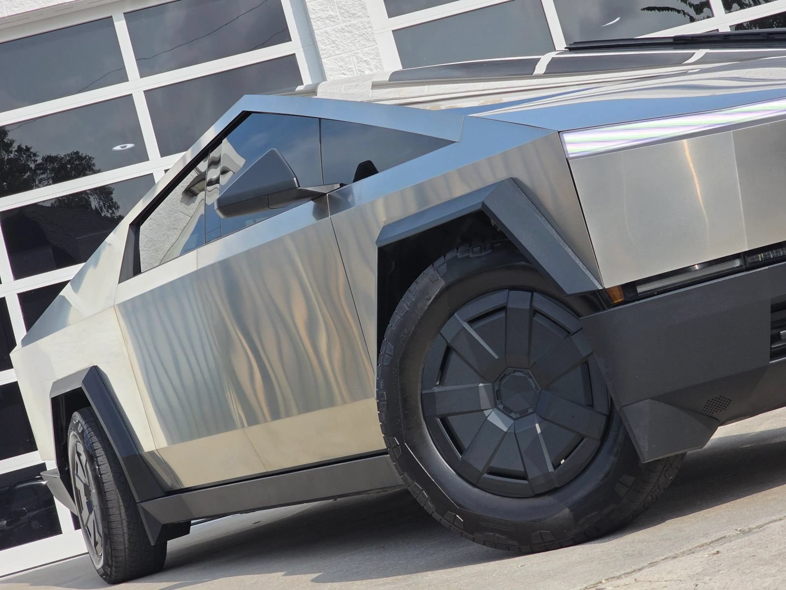 Used 2025 Tesla Cybertruck AWD Crew Cab image 11