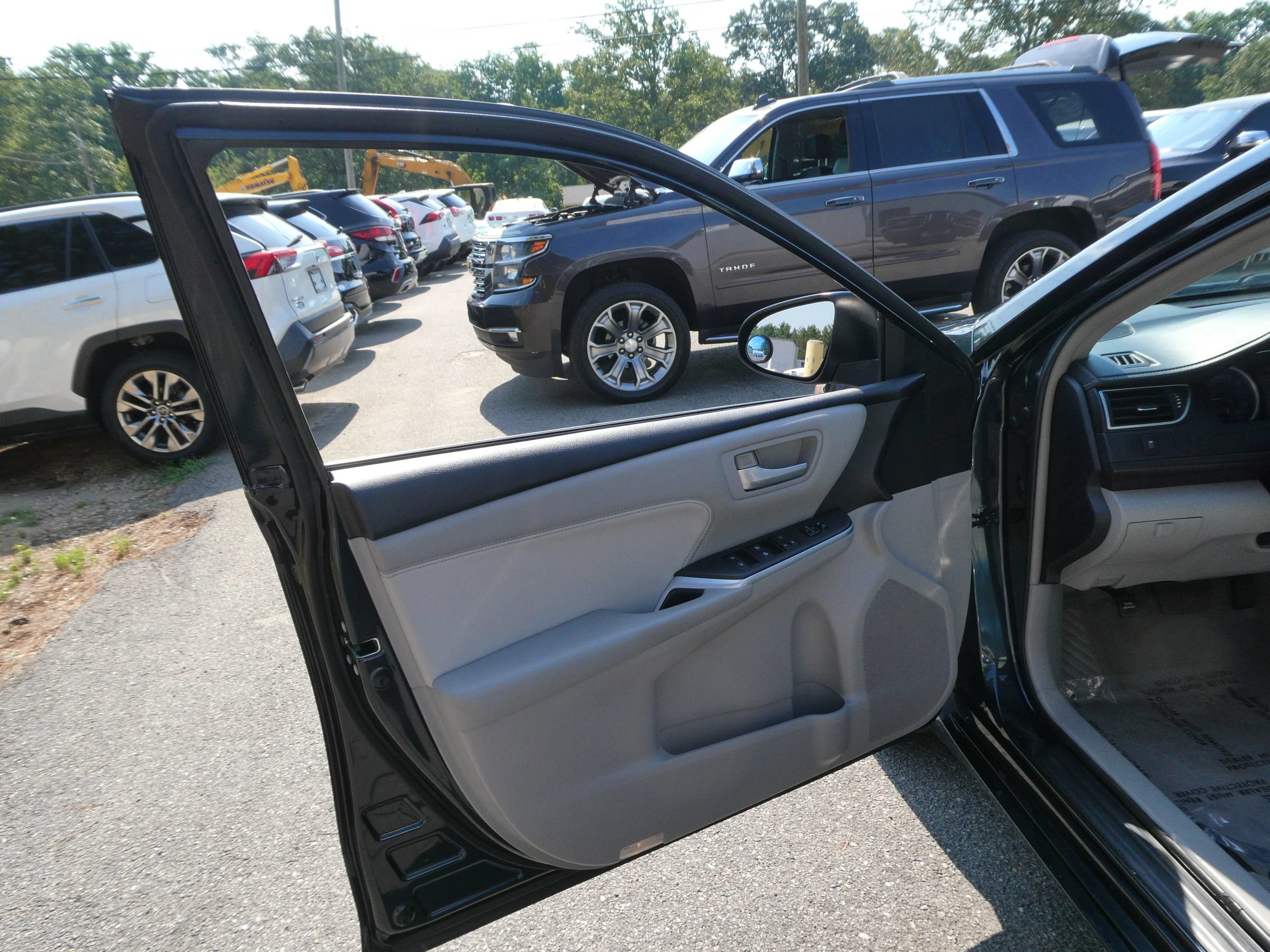 Used 2015 Toyota Camry XLE FWD image 13
