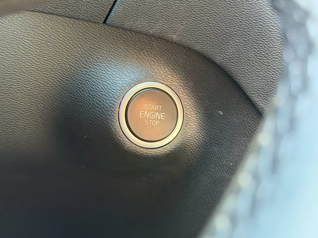 Used 2023 Volvo XC40 B4 Core w/ Convenience Package FWD image 30