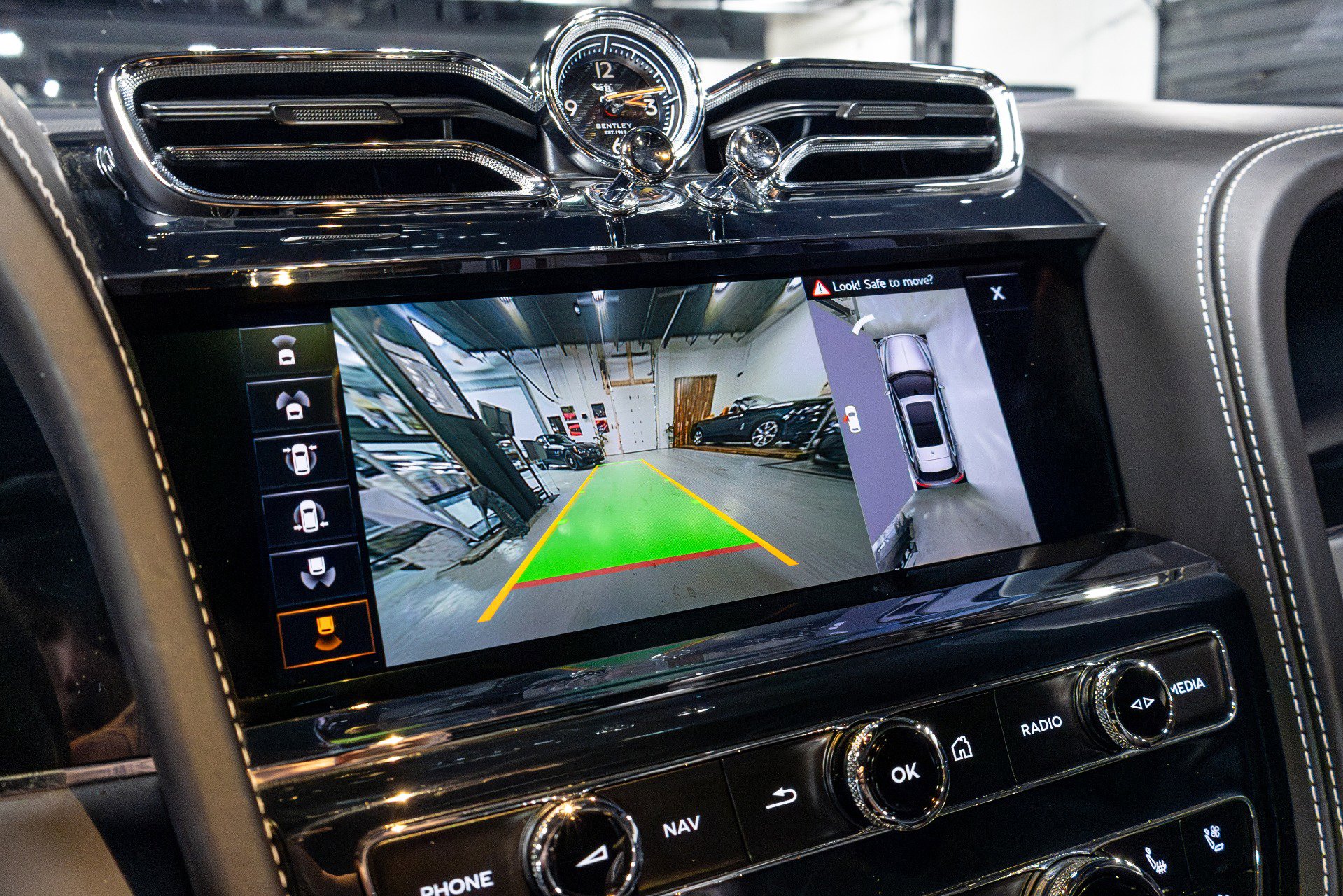 Used 2021 Bentley Bentayga w/ First Edition Specification image 10