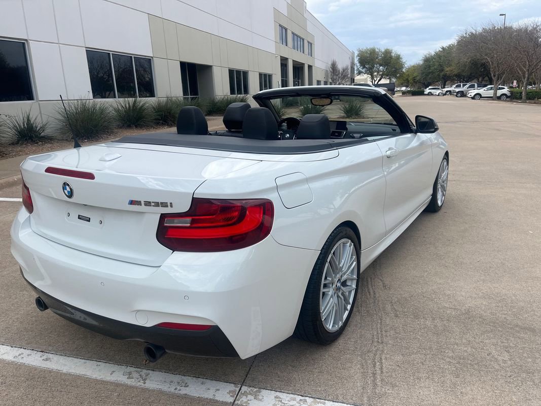 Used 2016 BMW M235i Convertible image 9