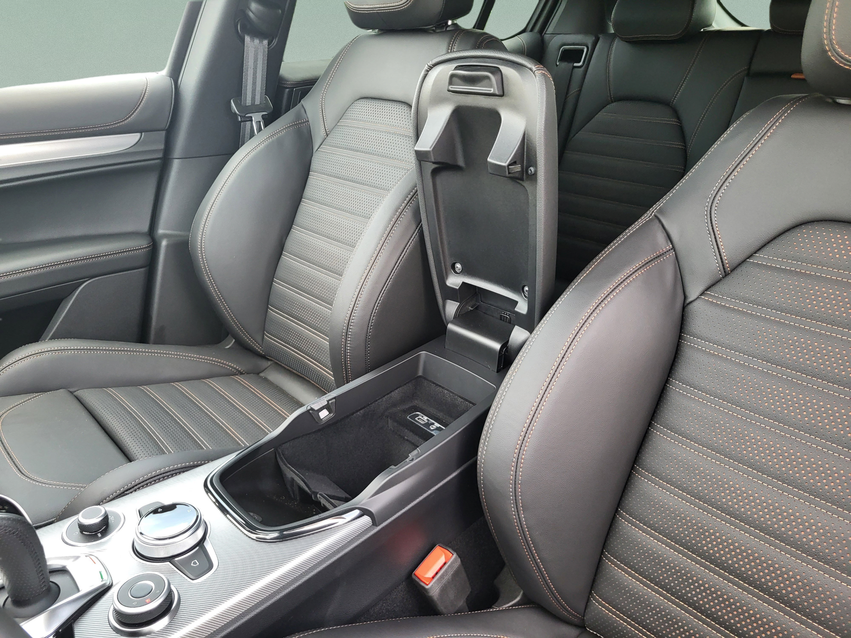 New 2025 Alfa Romeo Stelvio Sprint AWD/4WD image 21