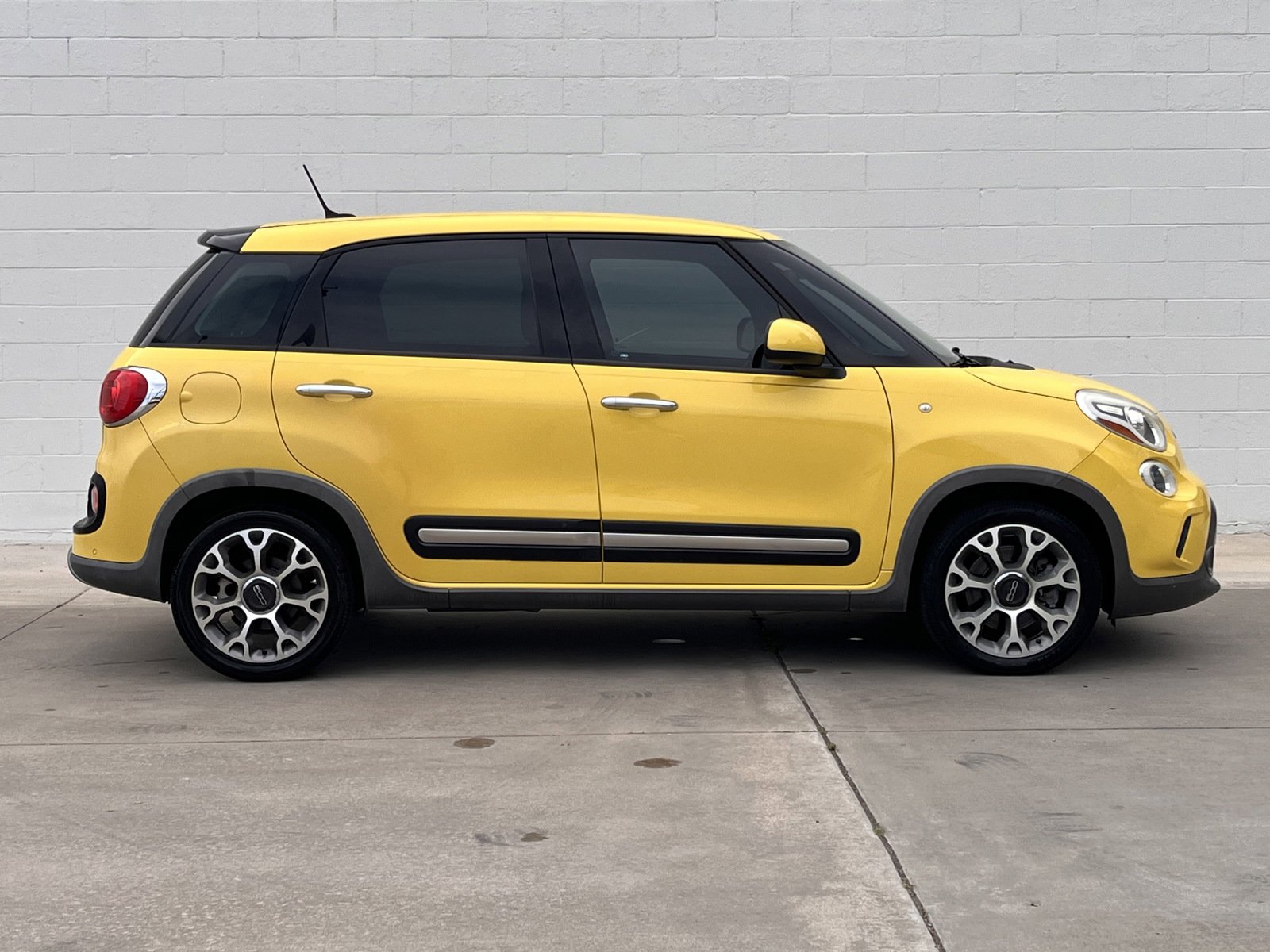 Used 2014 FIAT 500L Trekking image 5