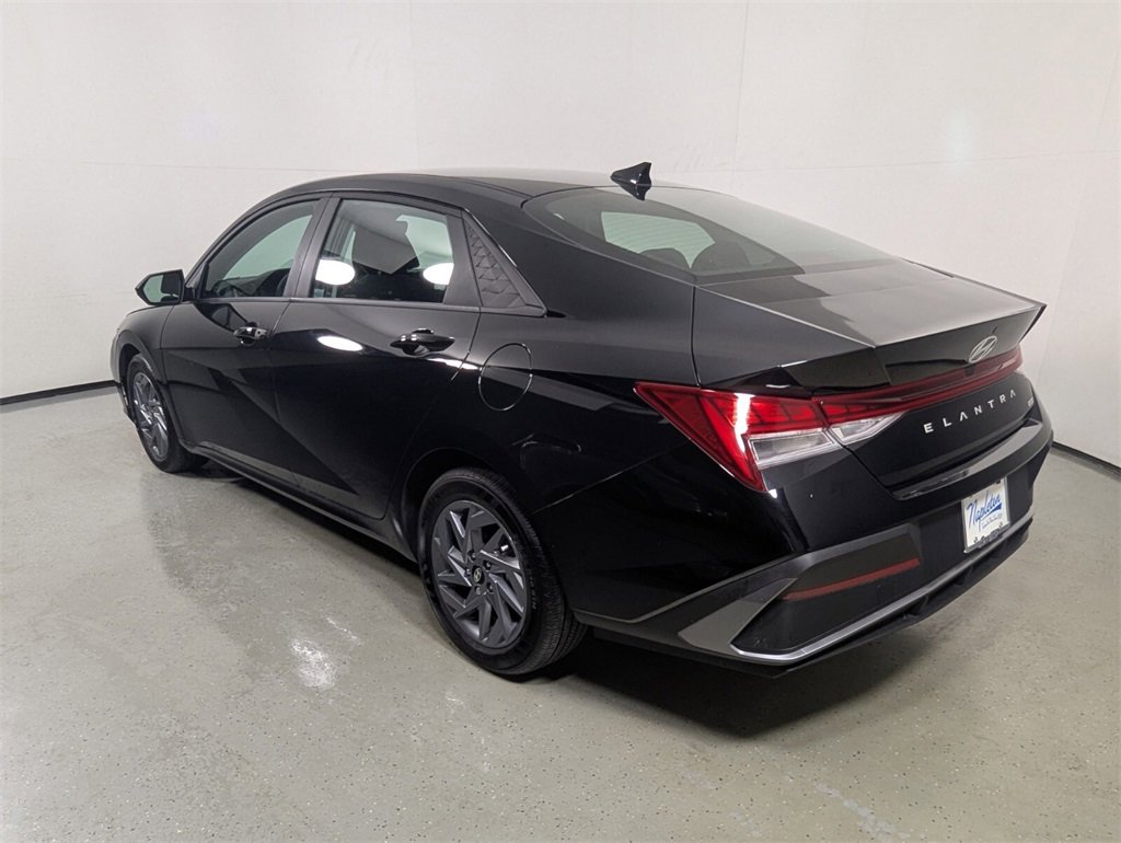 Certified 2024 Hyundai Elantra Blue image 5