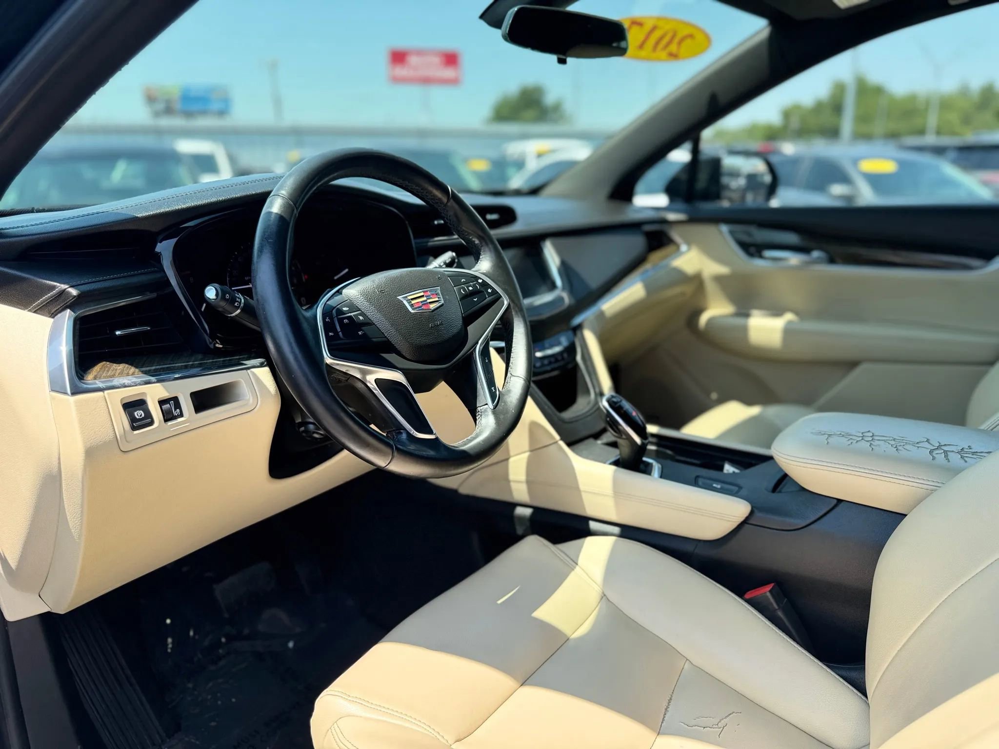 Used 2017 Cadillac XT5 Sport Utility 4D FWD image 11