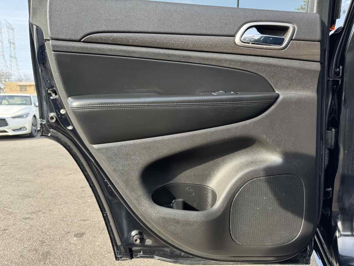 Used 2017 Jeep Grand Cherokee Altitude image 40