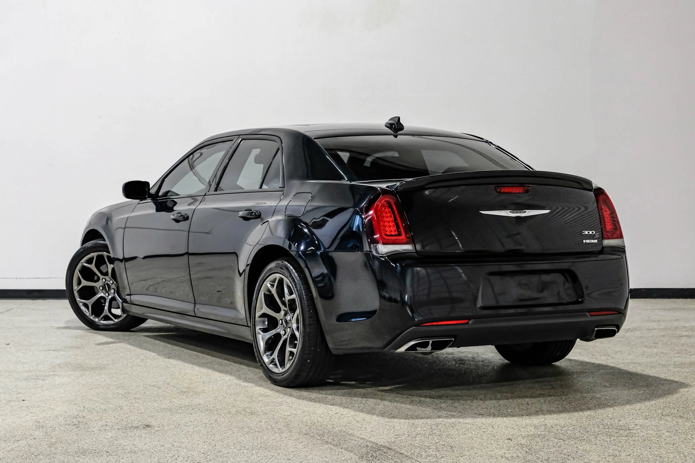 Used 2015 Chrysler 300 S w/ 300S Premium Group RWD image 8