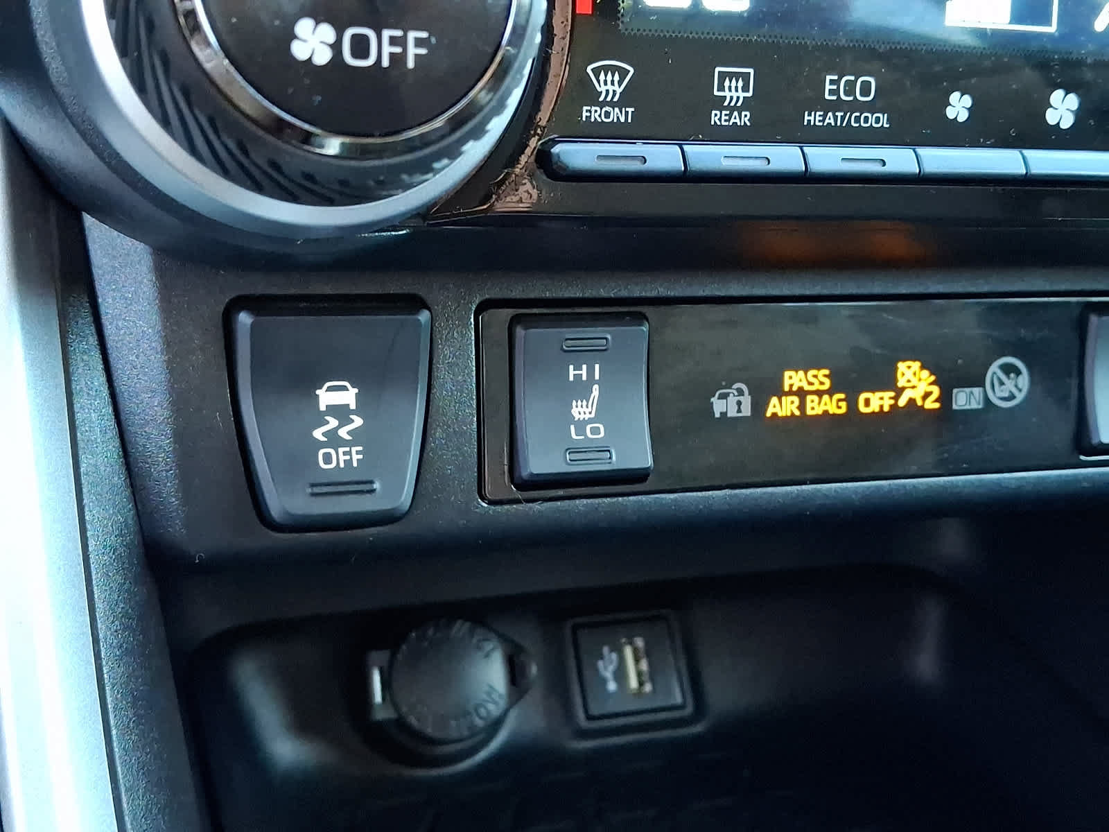 Used 2024 Toyota RAV4 XLE w/ Convenience Package AWD/4WD image 29