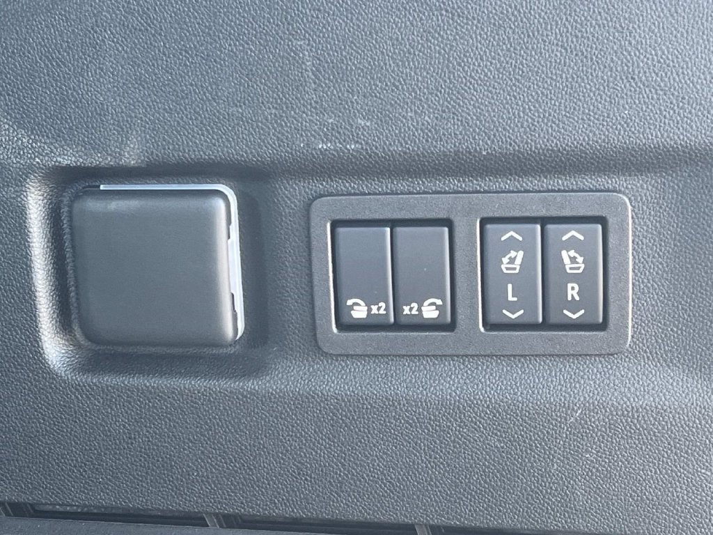 Used 2024 Chevrolet Suburban Premier AWD/4WD image 26