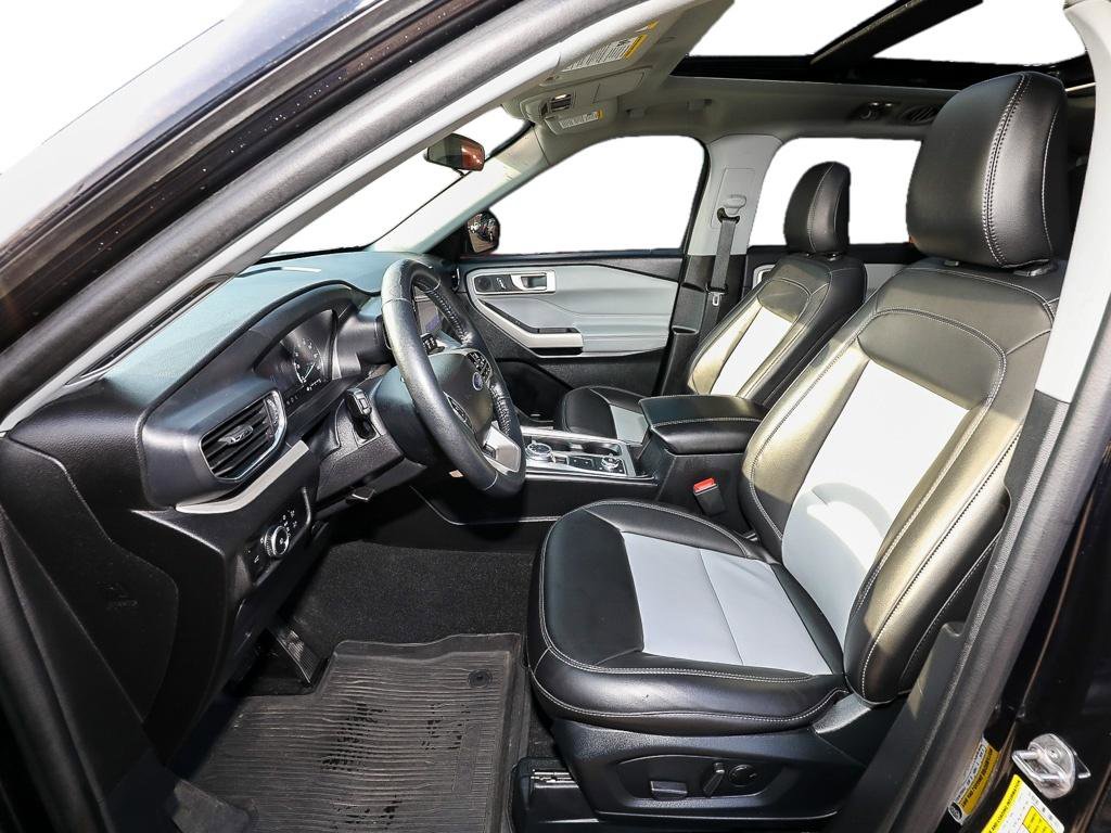 Used 2023 Ford Explorer XLT w/ Equipment Group 202A image 12