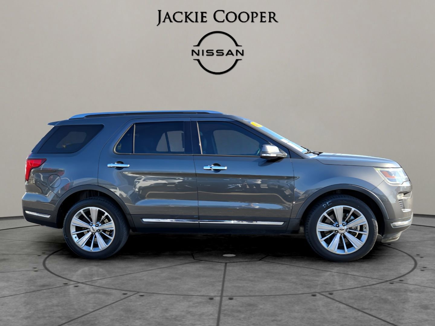 Used 2018 Ford Explorer Limited image 3
