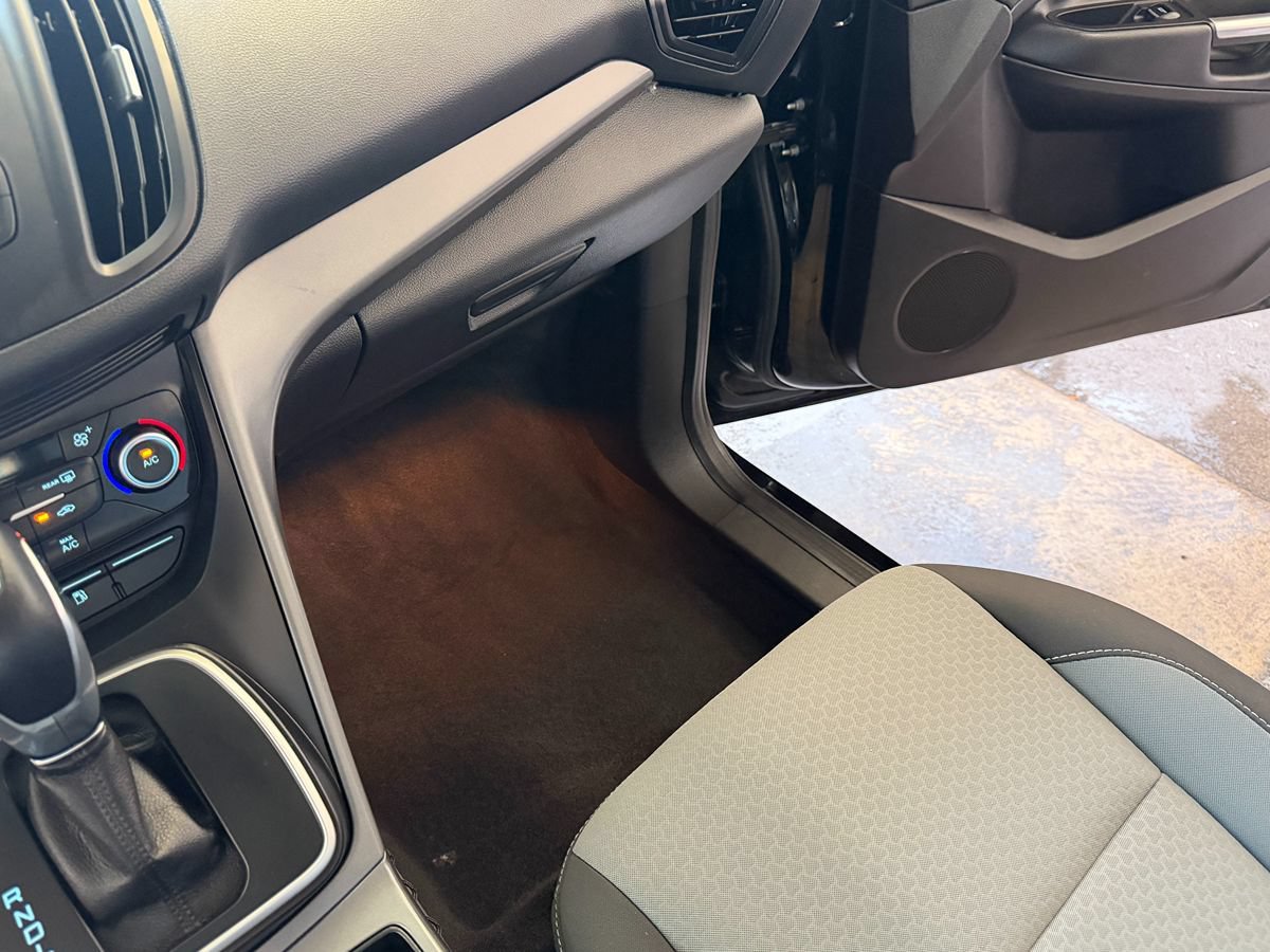 Used 2018 Ford C-MAX SE FWD image 26