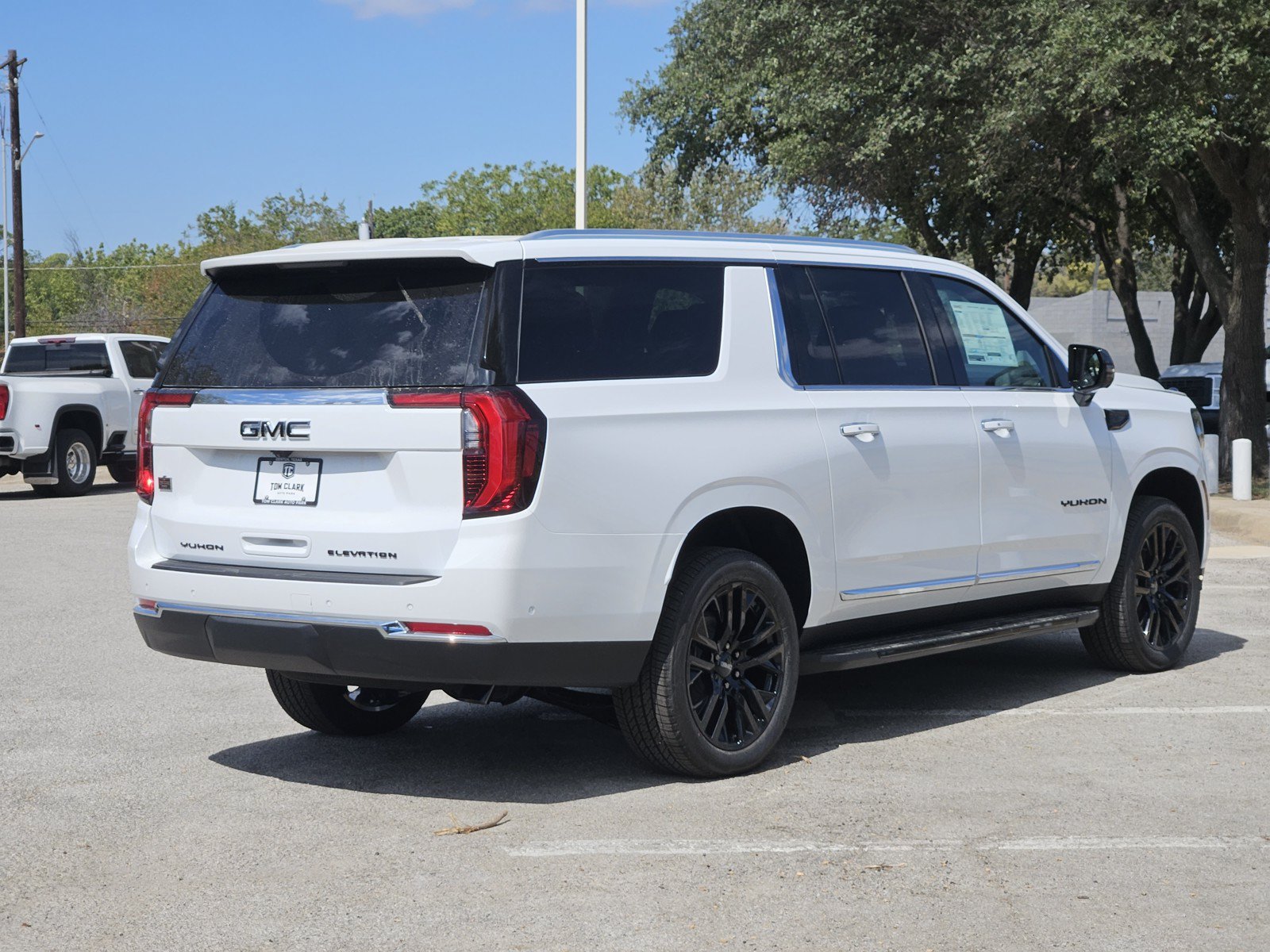 New 2026 GMC Yukon XL Elevation w/ LPO, Elevation Black Package RWD image 4
