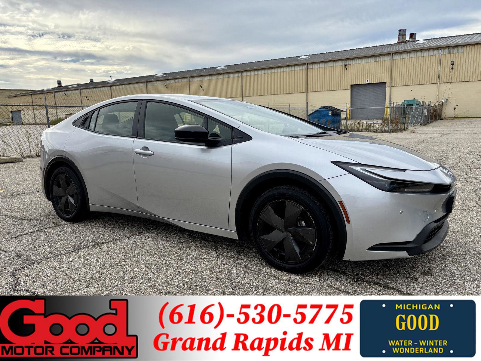 Used 2024 Toyota Prius LE image 1