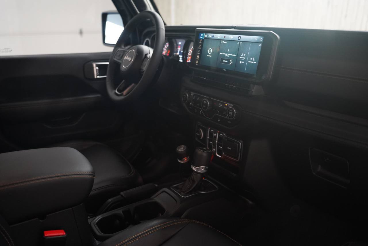 Used 2025 Jeep Gladiator Sport AWD/4WD image 16