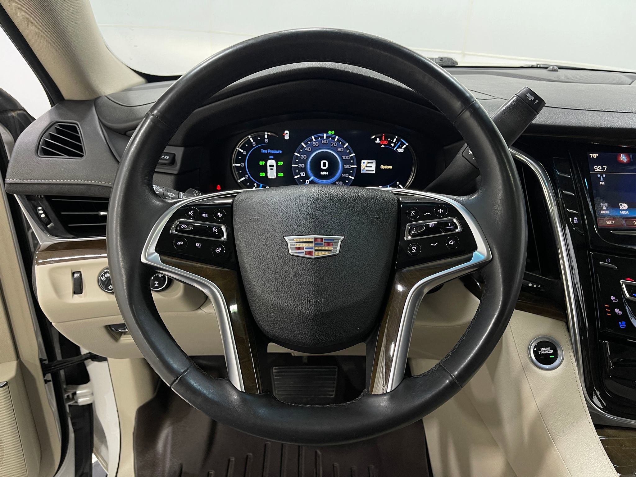 Used 2018 Cadillac Escalade ESV Premium Luxury AWD/4WD image 22