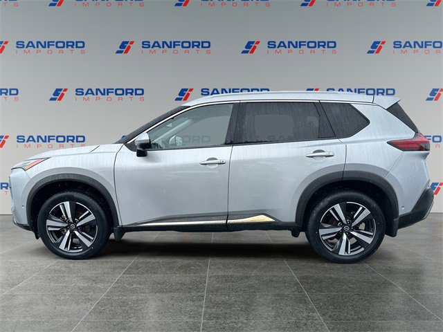 Used 2021 Nissan Rogue Platinum image 2